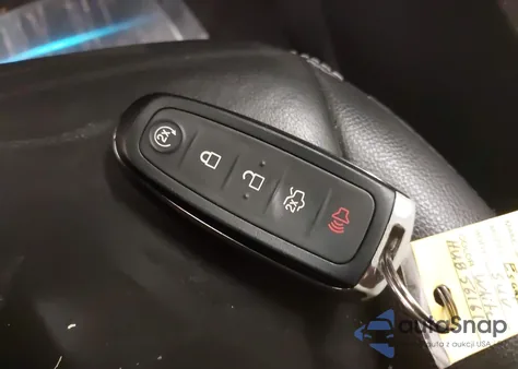 2017 Ford Escape Titanium z USA, uszkodzony, nr VIN 1FMCU9JD2HUB56161